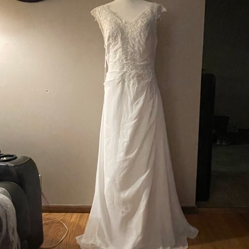 Brand New Ivory Wedding Dress - Size 16
